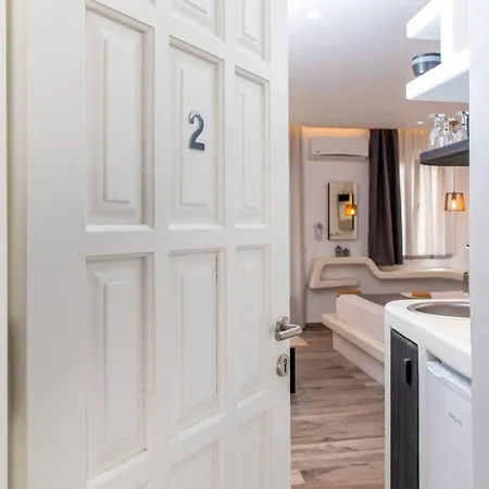 Sweet Emelia Luxury Suites *